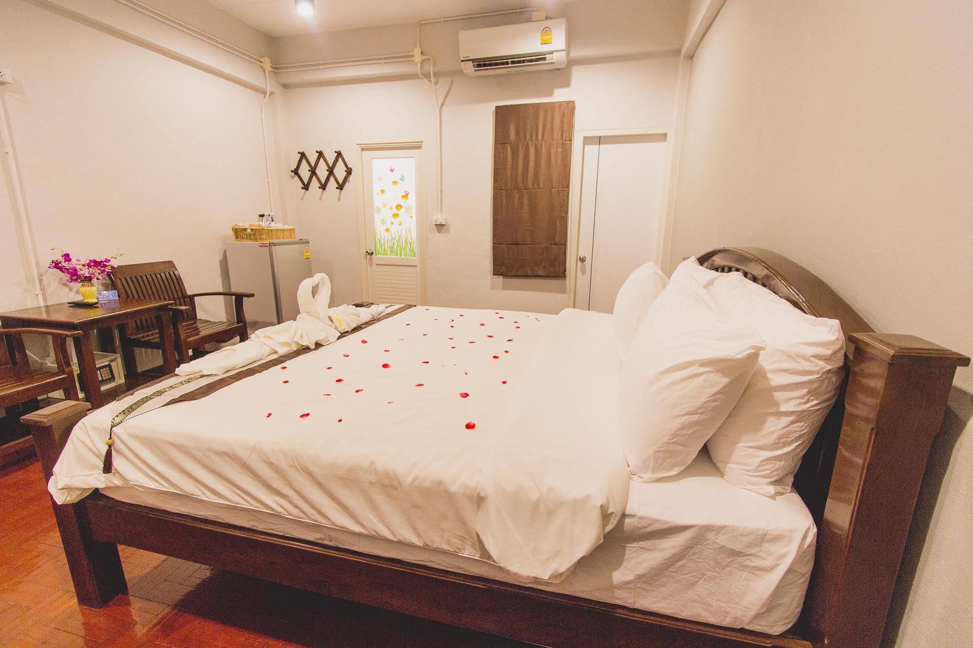 Sasima Bed And Breakfast Chiang Mai Bagian luar foto