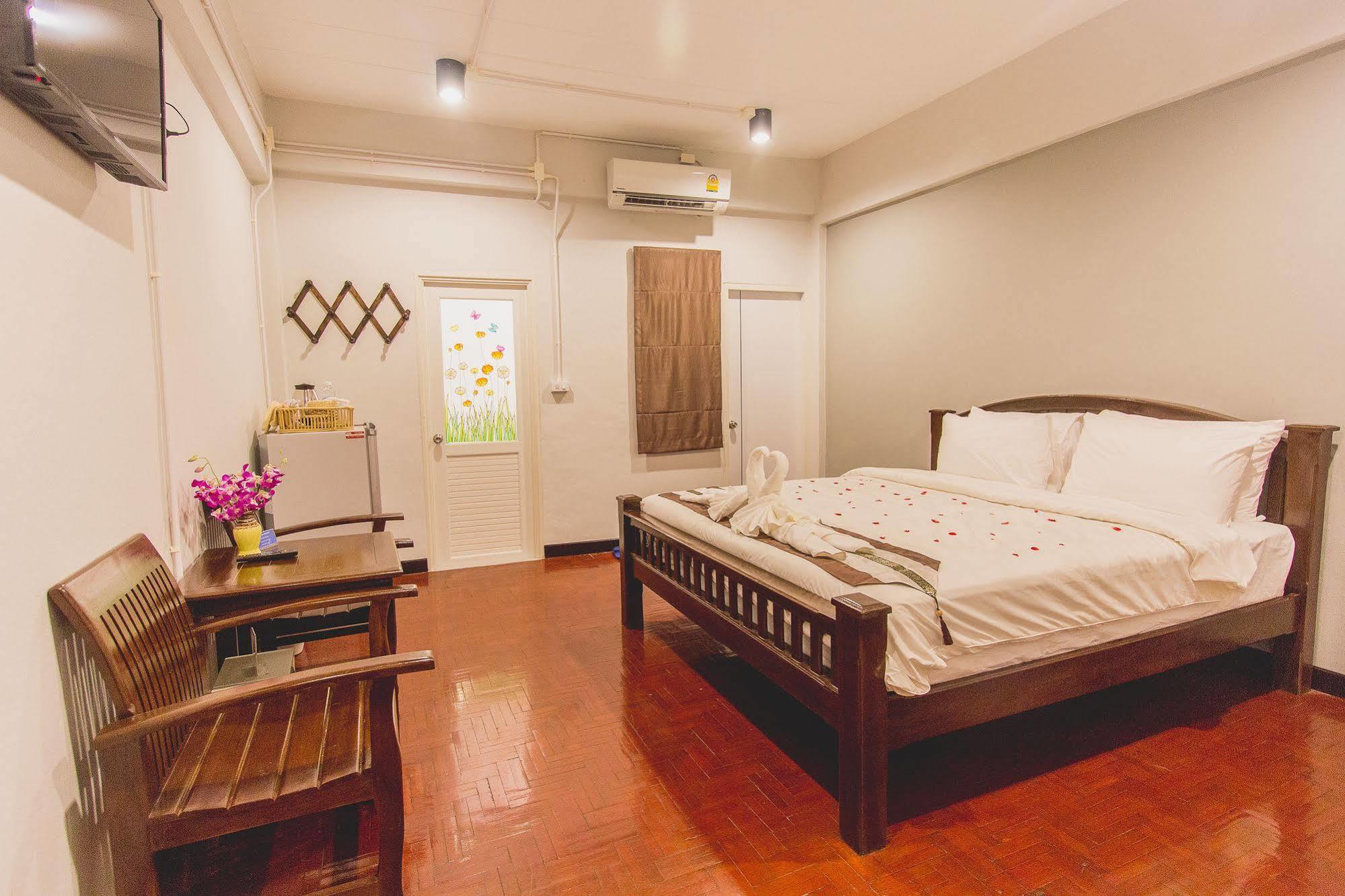 Sasima Bed And Breakfast Chiang Mai Bagian luar foto